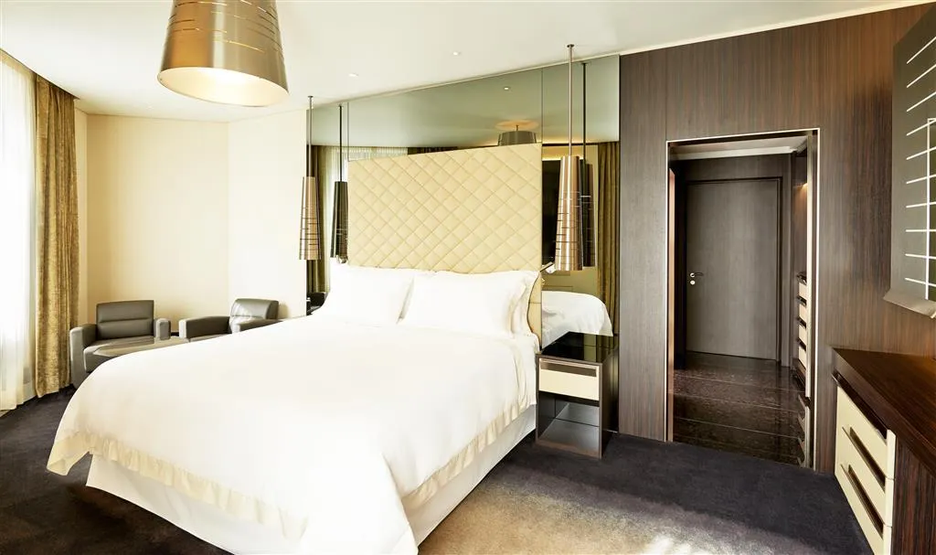 Room, Excelsior Hotel Gallia, a Luxury Collection Hotel, Milan