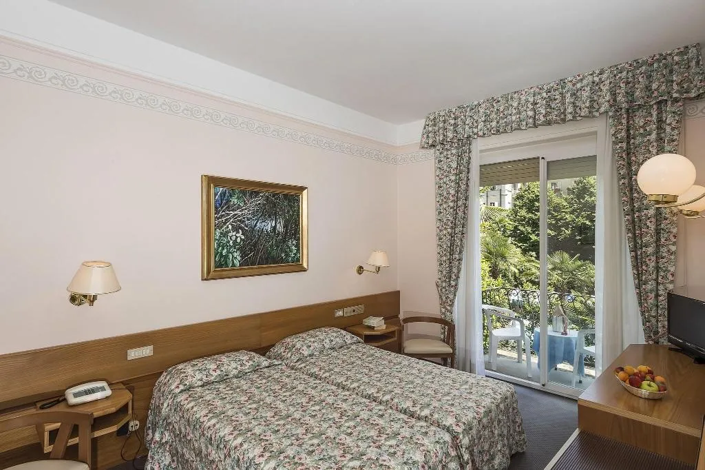DOUBLE STANDARD Room, Astoria, Milan