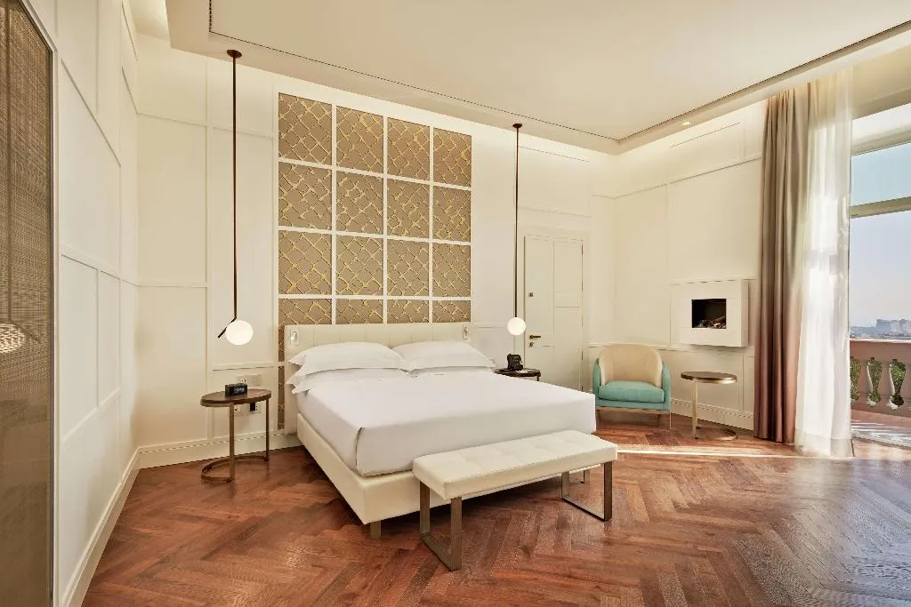 Room, de Bonart Naples-Curio Collection by Hilton, Naples
