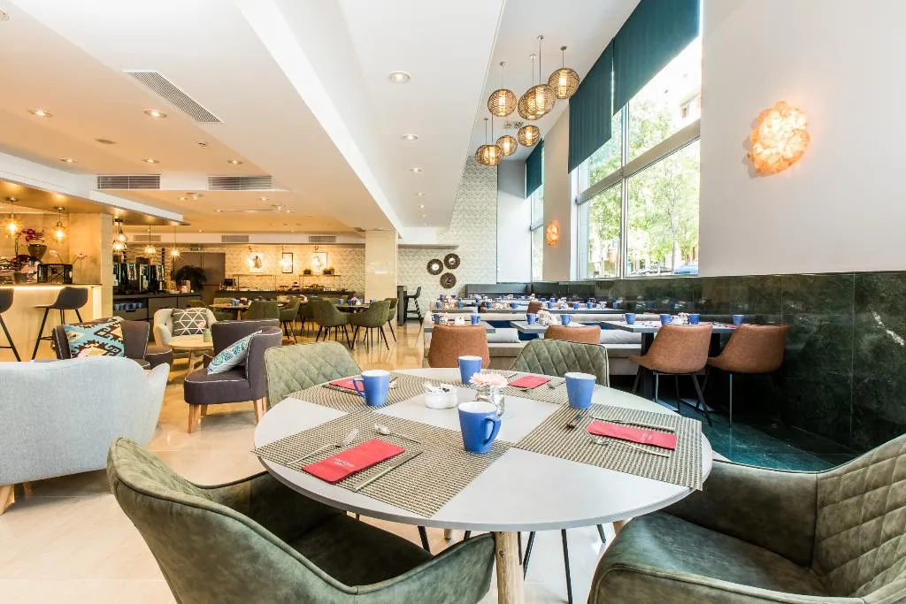 Restaurant, Leonardo Hotel Barcelona Gran Via, Barcelona