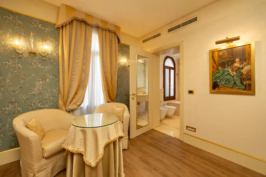 SUITE EXECUTIVE Room, A La Commedia, Venice