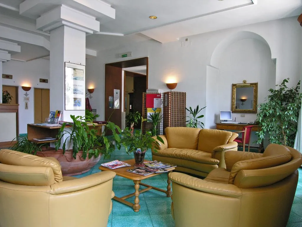 Lobby, La Bussola, Naples