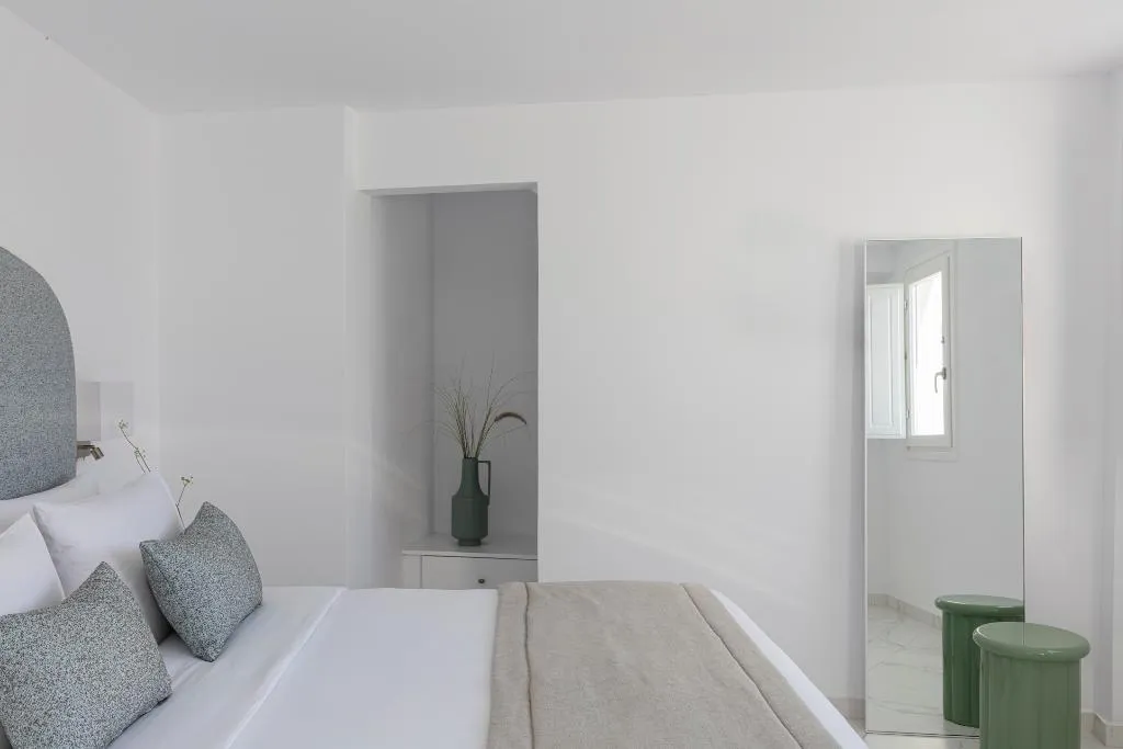 JUNIOR SUITE CAPACITY 2 Room, Canaves Oia Suites, Santorini