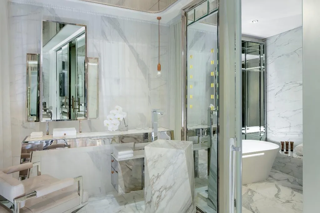 SUITE CLUB Room, Paramount Hotel Dubai, Dubai