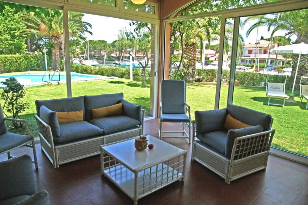 VILLA WITH PRIVATE POOL Room, Portorosa Residence, Catania