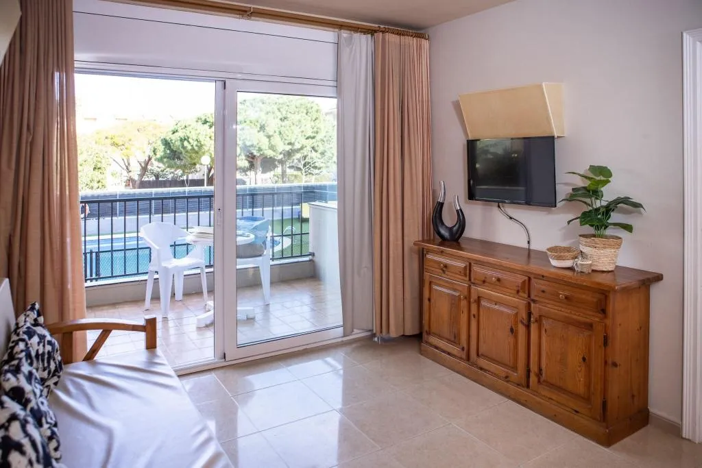 Room, Tropik, Costa Brava