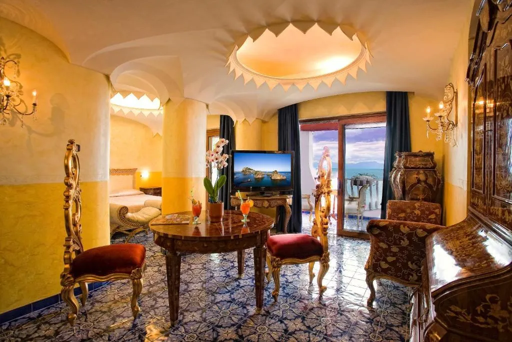 QUADRUPLE STANDARD Room, Strand Hotel Delfini, Naples