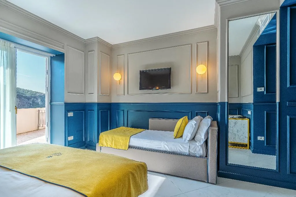 Double or Twin DELUXE POOL VIEW Room, Mary Hotel, Naples
