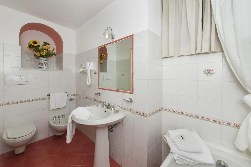 Room, California, Naples