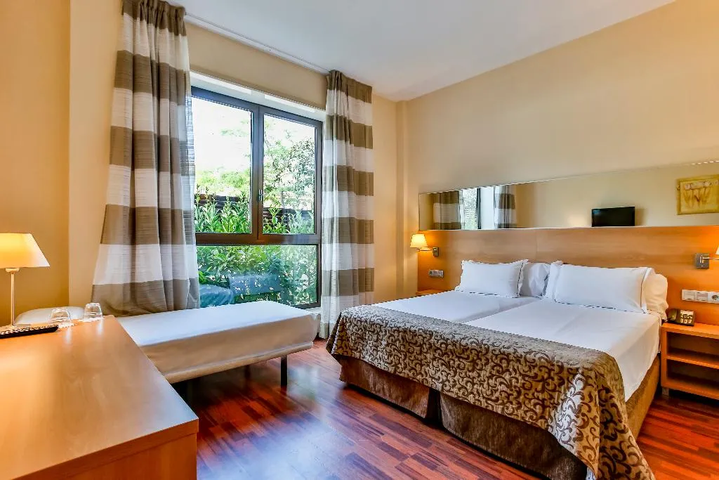 Double or Twin CAPACITY 3 Room, Desitges, Barcelona