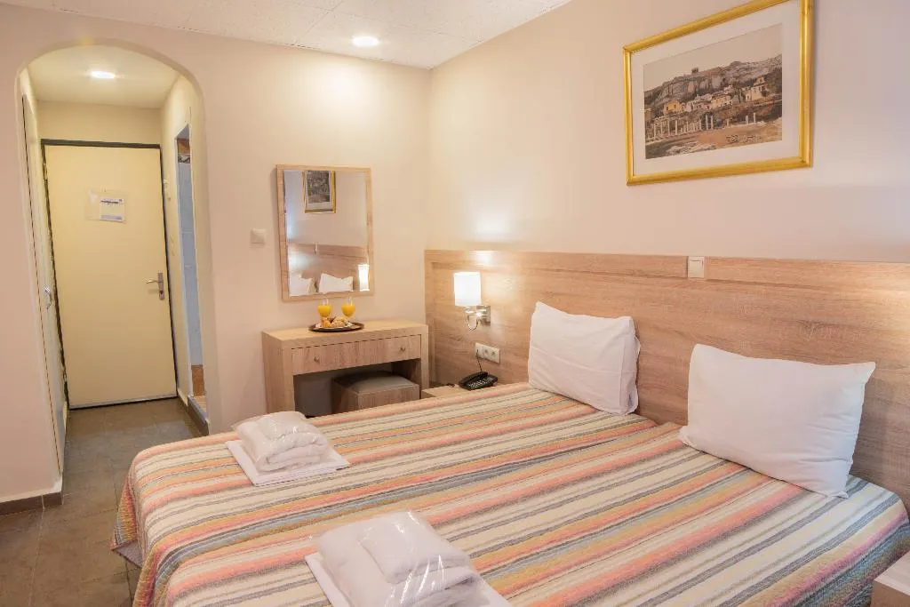 TRIPLE STANDARD Room, Anita, Athens