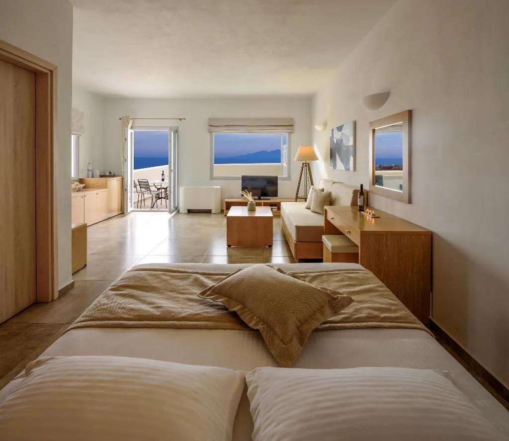 SUITE WITH JACUZZI Room, Aliter Suites, Santorini