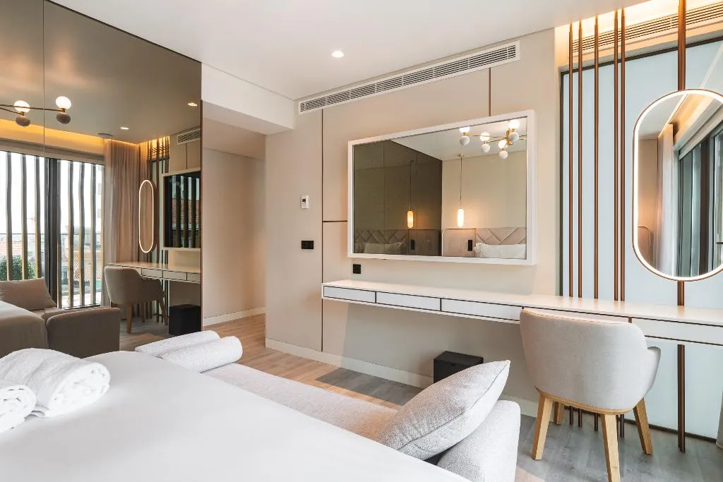 SUITE TWO BEDROOMS Room, Luster Hotel, Lisbon