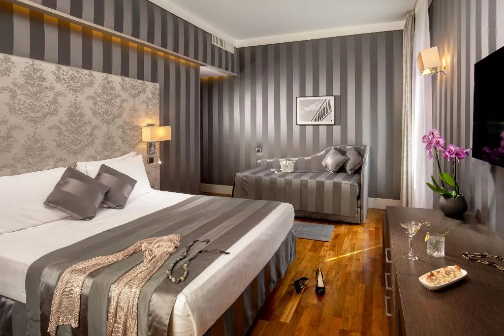 SUITE WITH TERRACE Room, Monti Palace Hotel, Rome