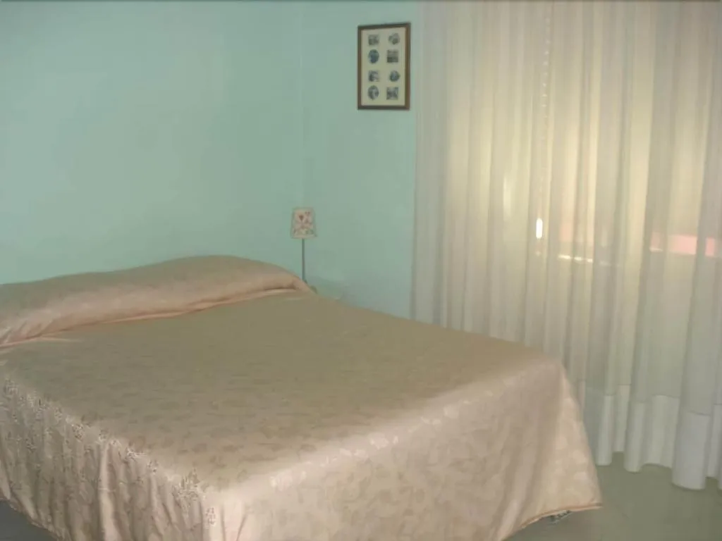 Room, Cinquestelle, Naples