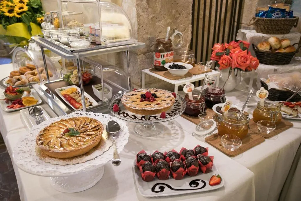 Restaurant, Charme Henry S House, Catania