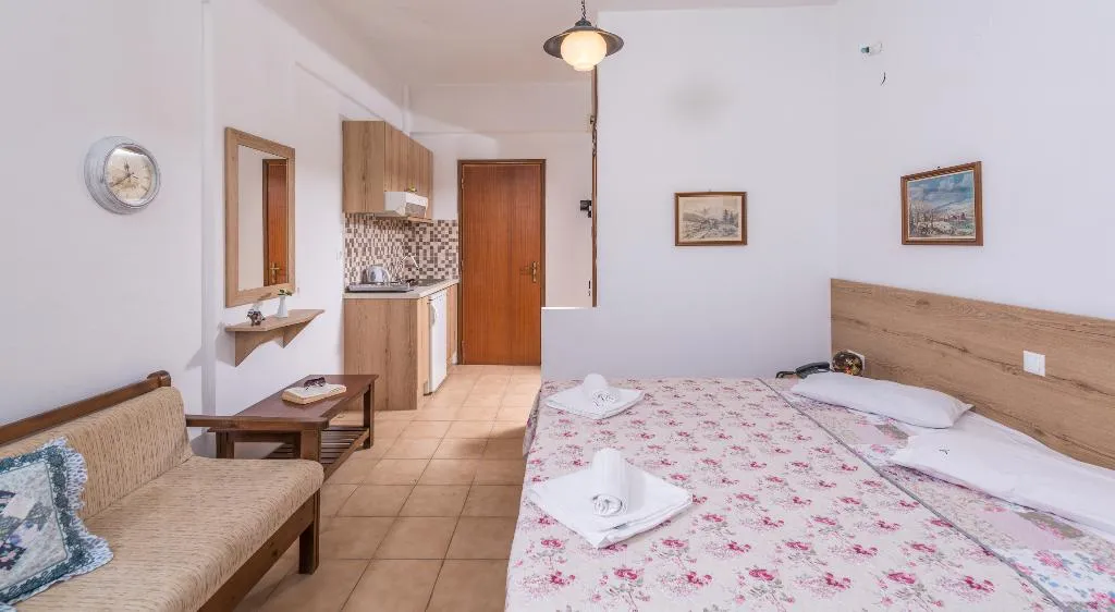 STUDIO CAPACITY 3 Room, Angelika Apartments, Crete