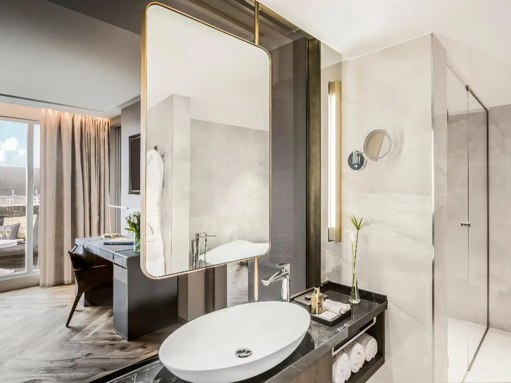 SUITE WITH BALCONY Room, Anantara Grand Hotel Krasnapolsky Amsterdam, Amsterdam