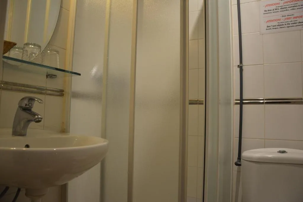 DOUBLE ECONOMY Room, Casa Consell Gran Via, Guest House, Barcelona
