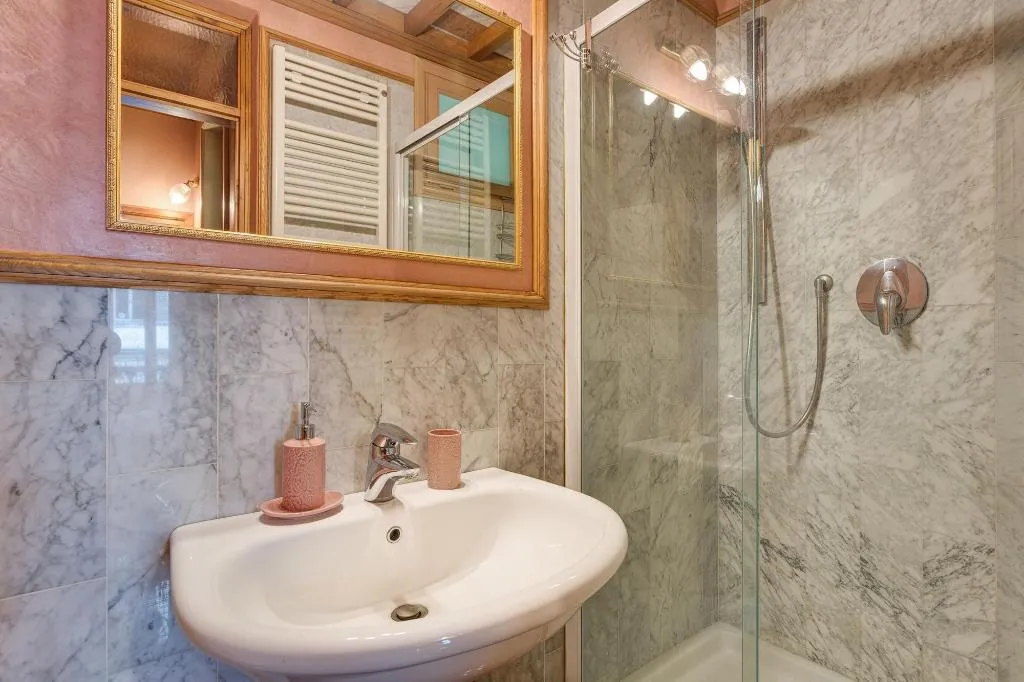 Room, Cavour 10, Florence