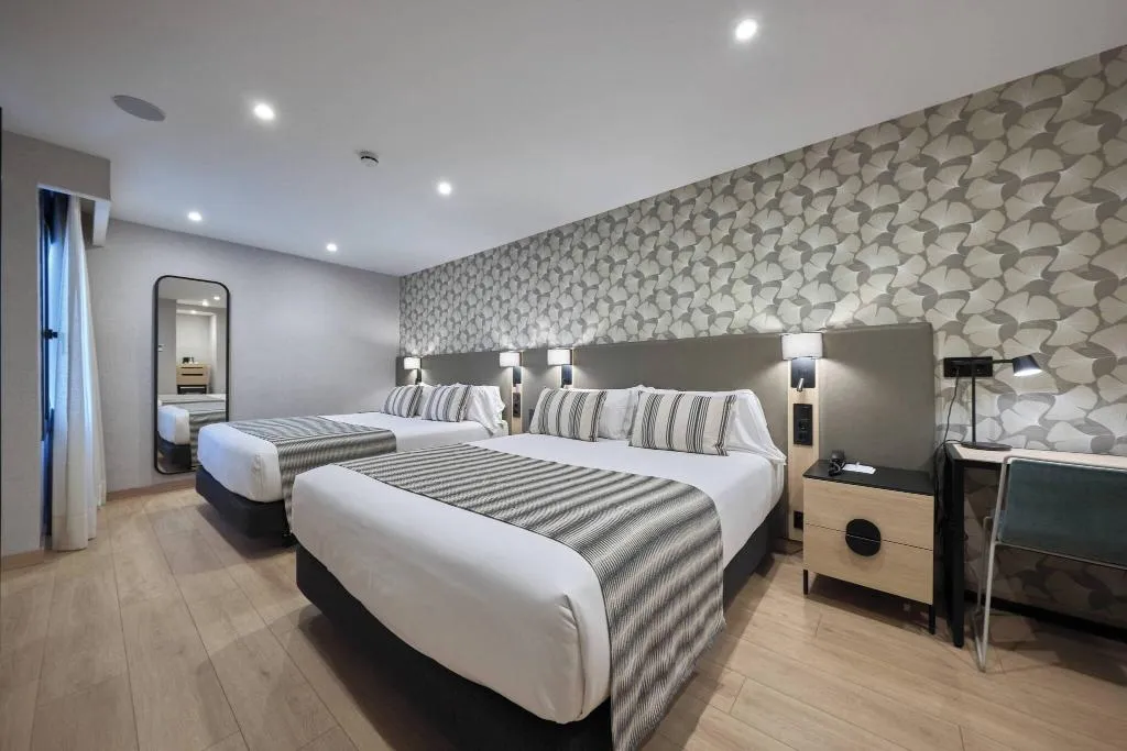 FAMILY ROOM DELUXE QUEEN BED Room, Catalonia Park Güell, Barcelona