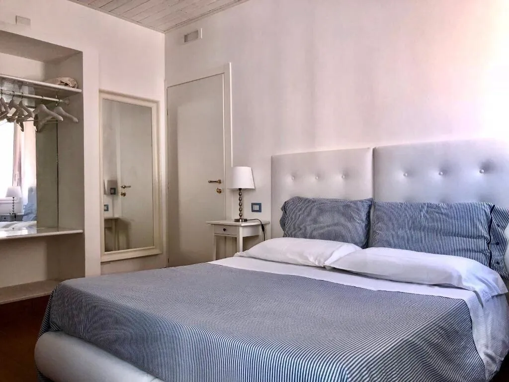 Room, Cortile Sant'Agostino, Palermo