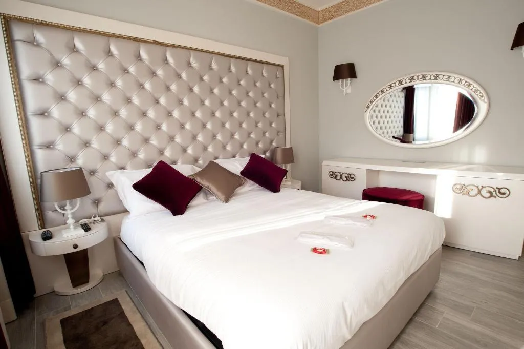 Room, Luxury Suite Milano Duomo, Milan