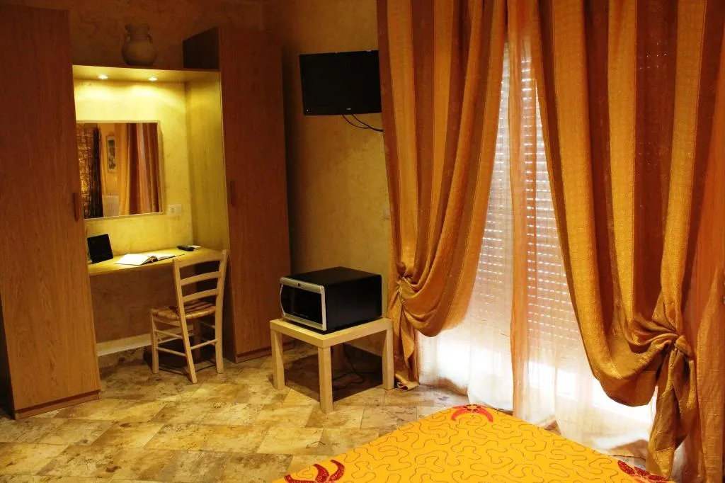 Room, Triskeles, Taormina
