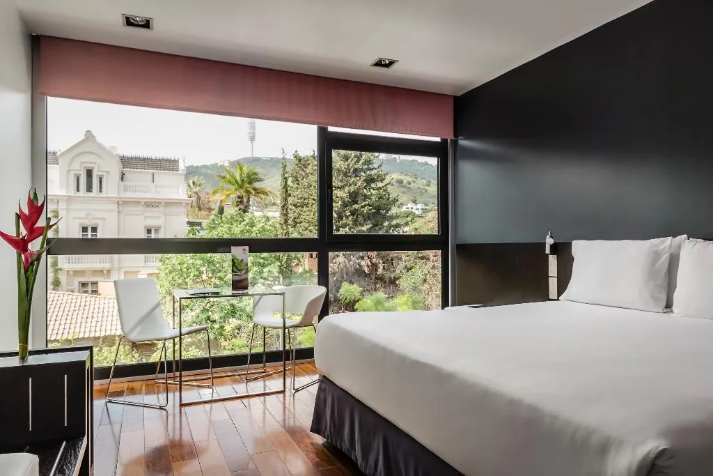 Room, Ikonik Angli, Barcelona