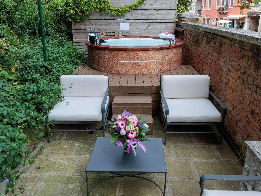 SUITE DELUXE CANAL VIEW Room, Papadopoli Hotel Venezia - MGallery Collection, Venice