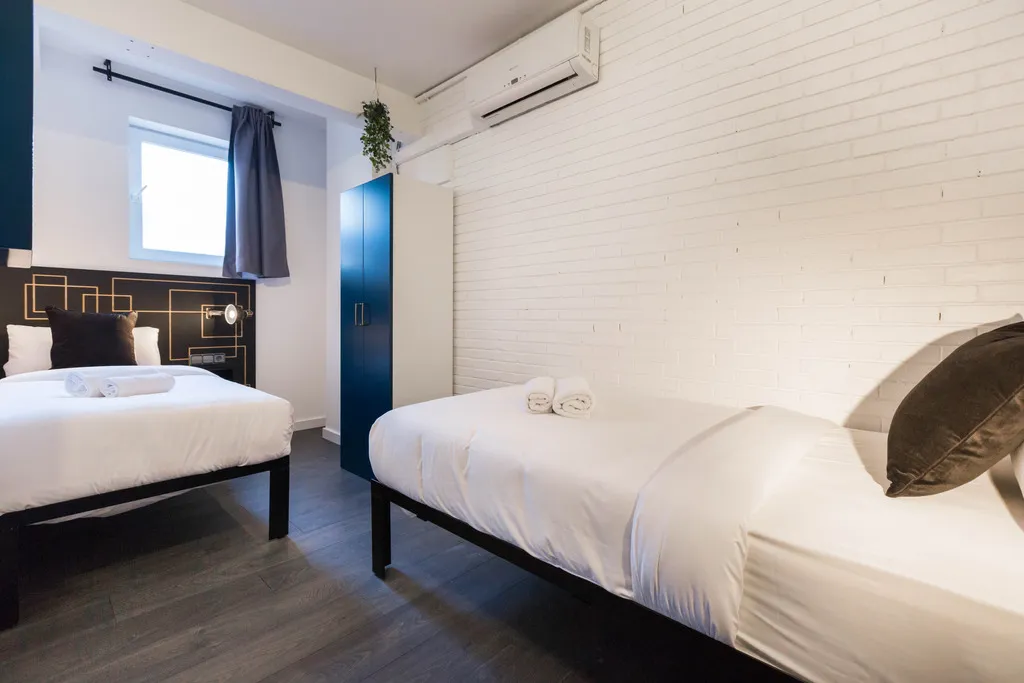 APARTMENT THREE BEDROOMS Room, La Mare by The Streets, Barcelona