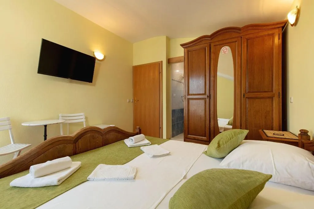 Room, Bed & Breakfast Senator, Split