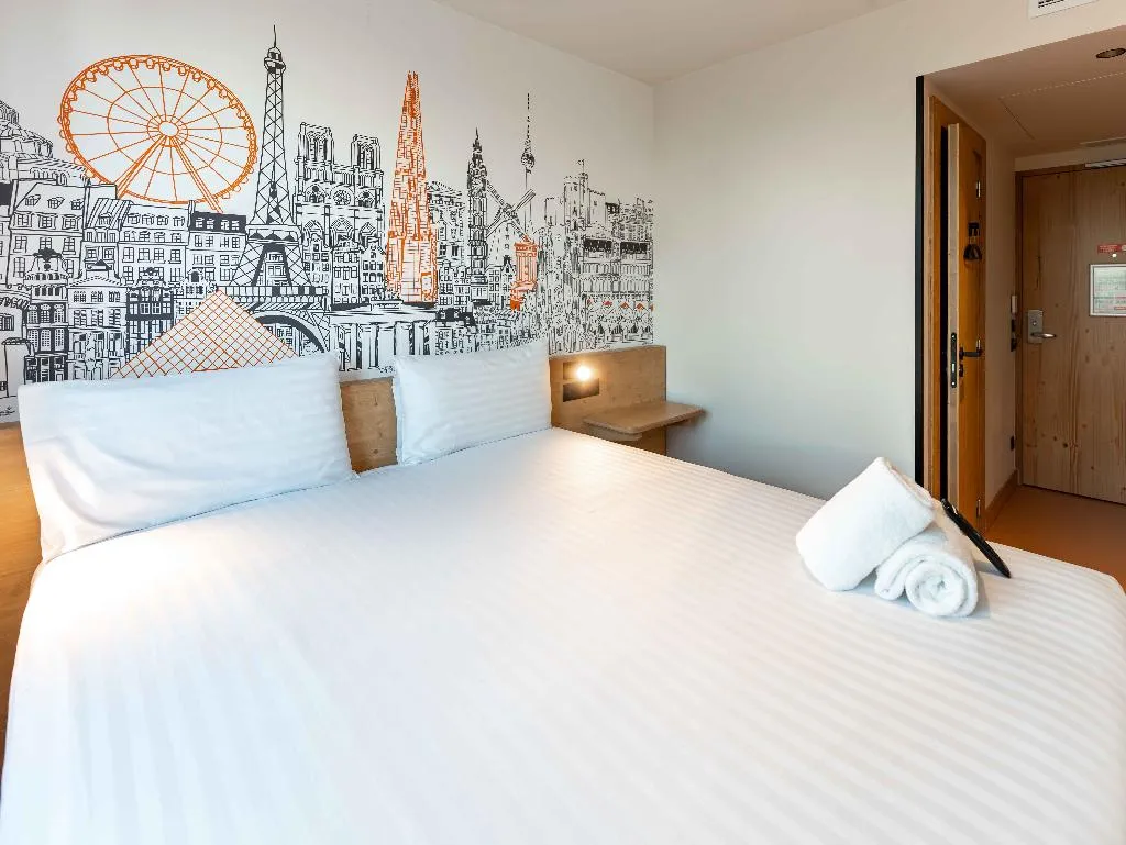 DOUBLE STANDARD Room, easyHotel Barcelona La Sagrera, Barcelona