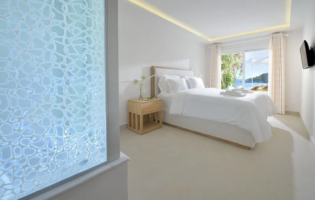 SUITE WITH JACUZZI Room, Nissaki Boutique Hotel, Mykonos