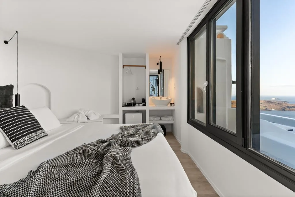 STUDIO WITH JACUZZI Room, Mill Houses New Elegant Suites by Mr and Mrs White, Santorini