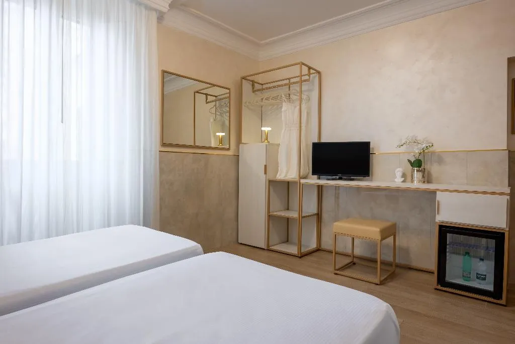 Double or Twin STANDARD Room, Palladium Palace, Rome