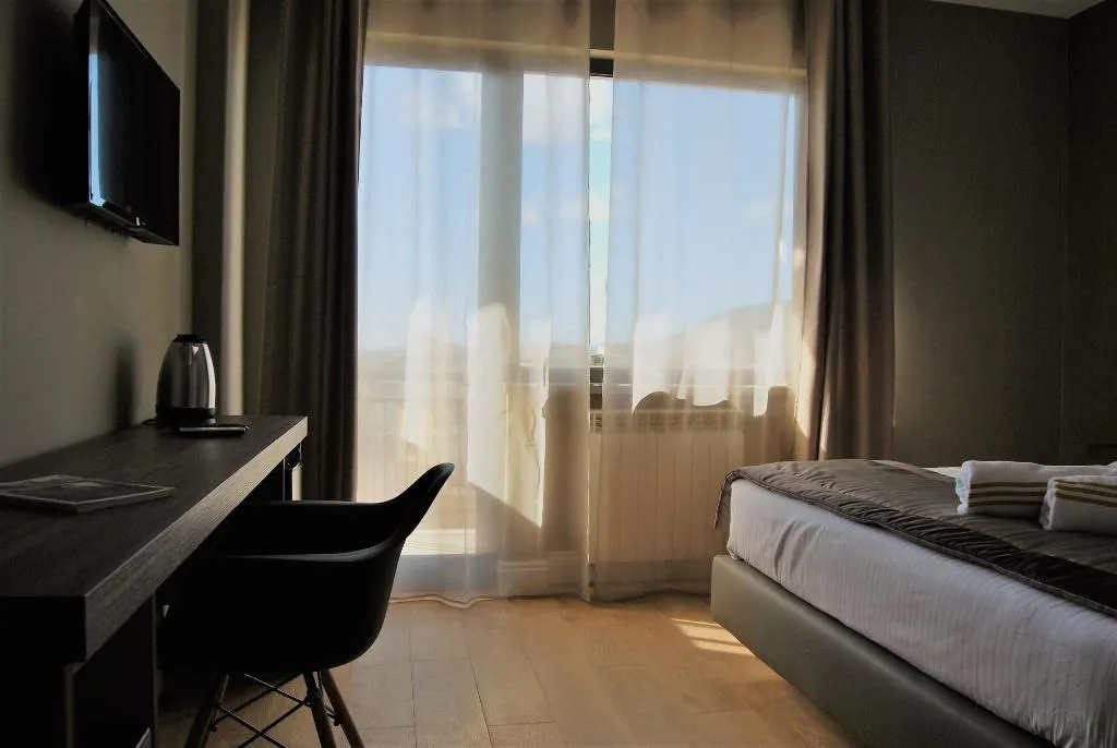 Room, 7Th Floor Suite, Naples