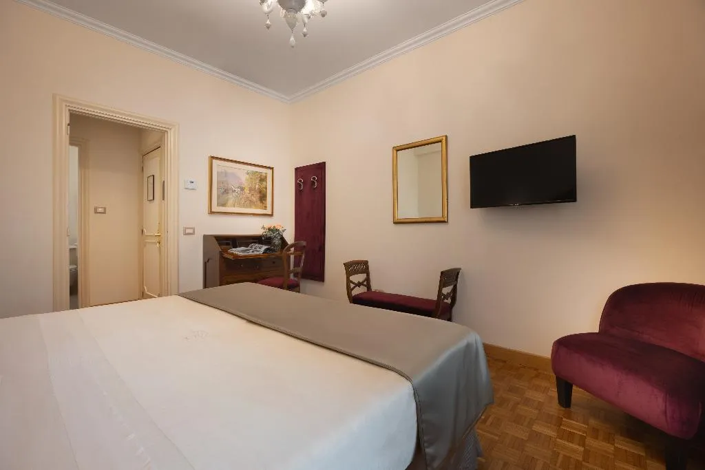 DOUBLE SUPERIOR Room, Forum, Rome