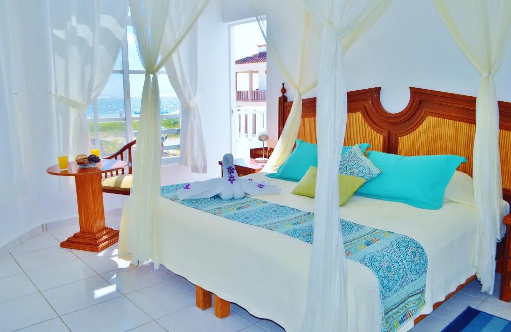 FAMILY ROOM PARTIAL SEA VIEW Room, Corales Suites, Cancun Area