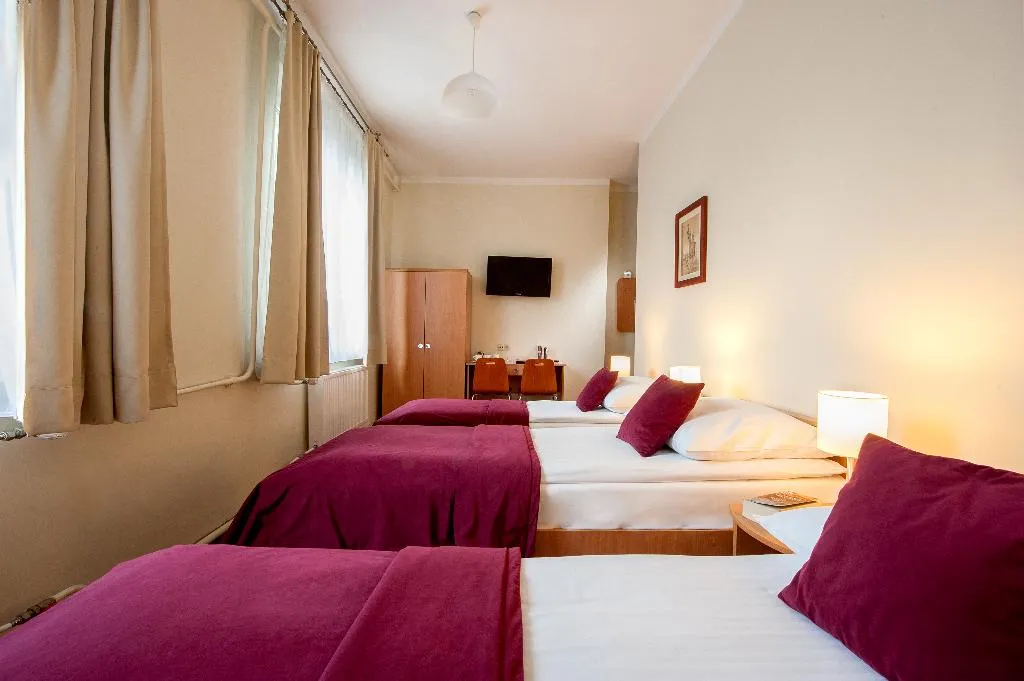 QUADRUPLE STANDARD Room, Maly Kraków Aparthotel, Krakow