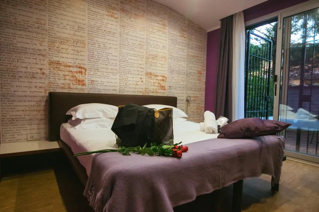 TWIN SUPERIOR Room, Black, Rome