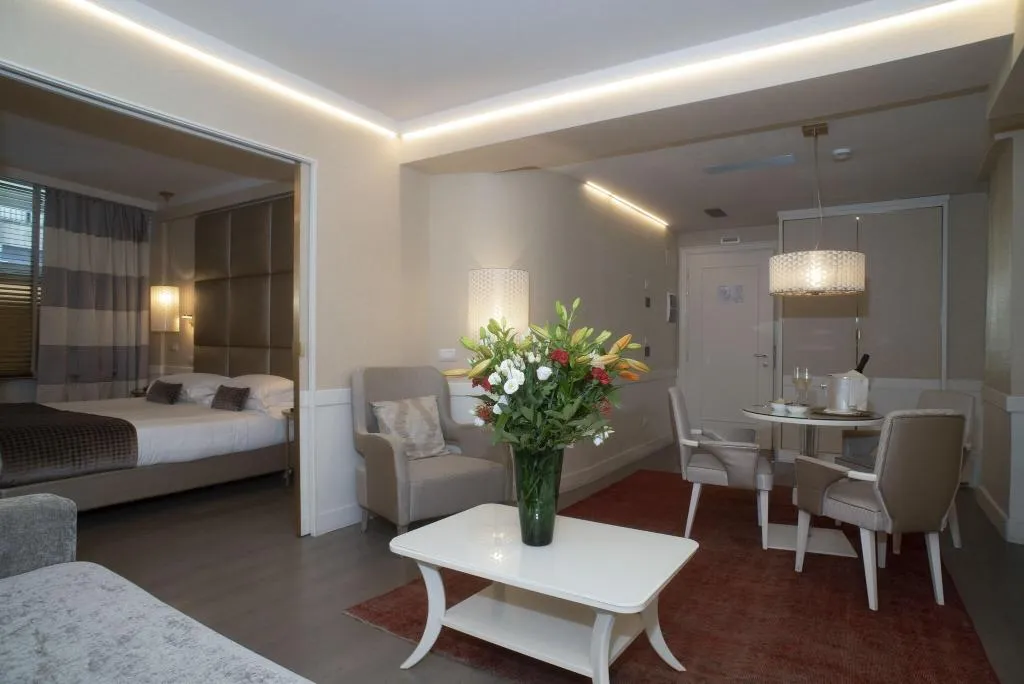 STUDIO DELUXE KING BED Room, Ponte Vecchio Suites & Spa, Florence