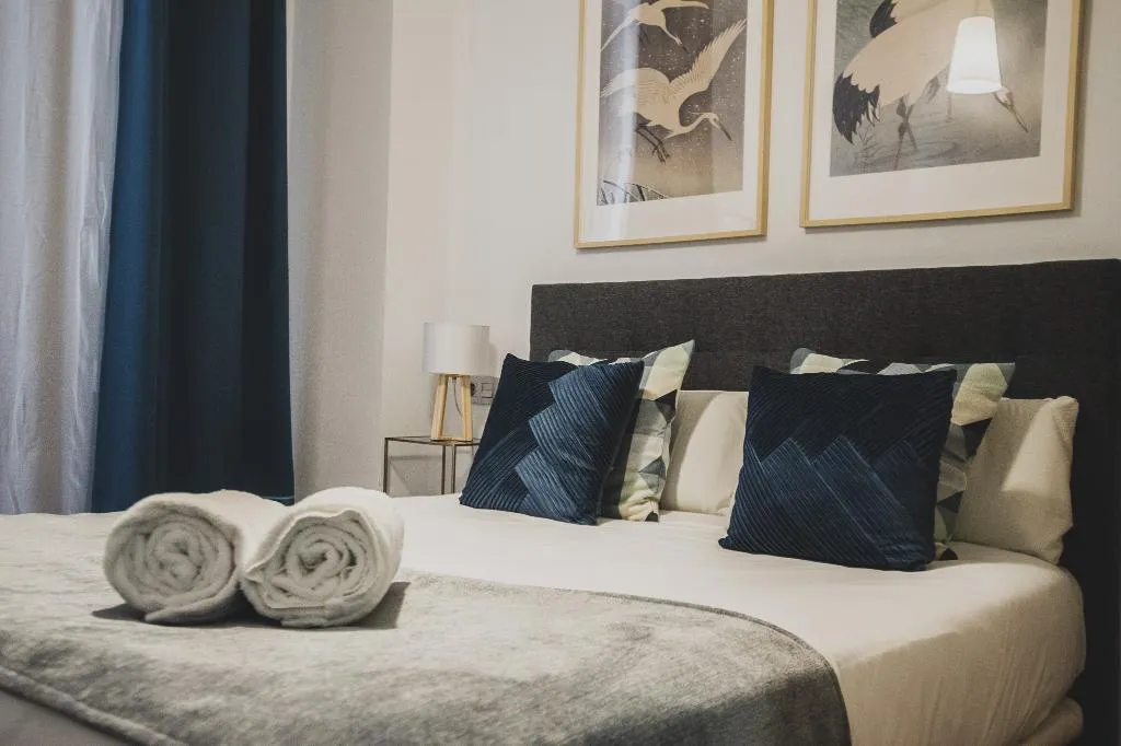 APARTMENT TWO BEDROOMS Room, azz Apartamentos Torre de la Plata, Seville