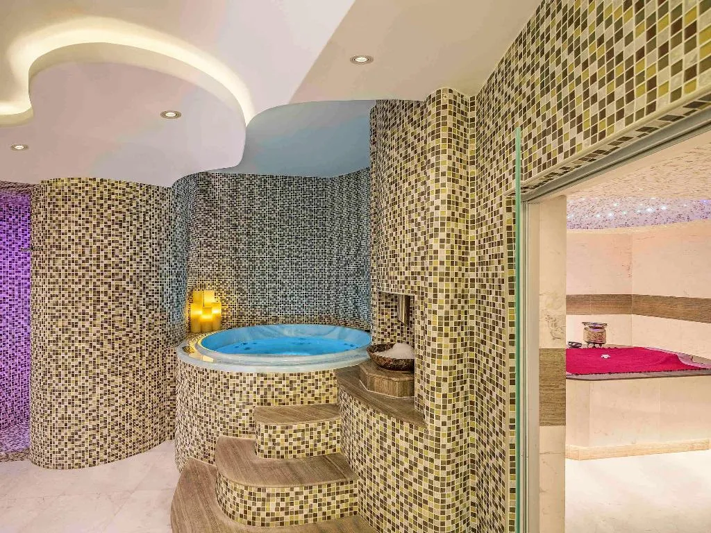 Sports and Entertainment, The Retreat Palm Dubai MGallery by Sofitel, Dubai
