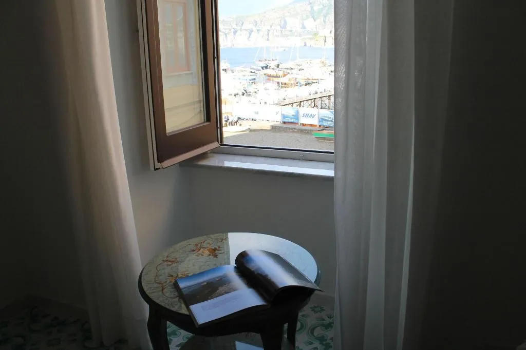 Room, Surriento Suites, Naples