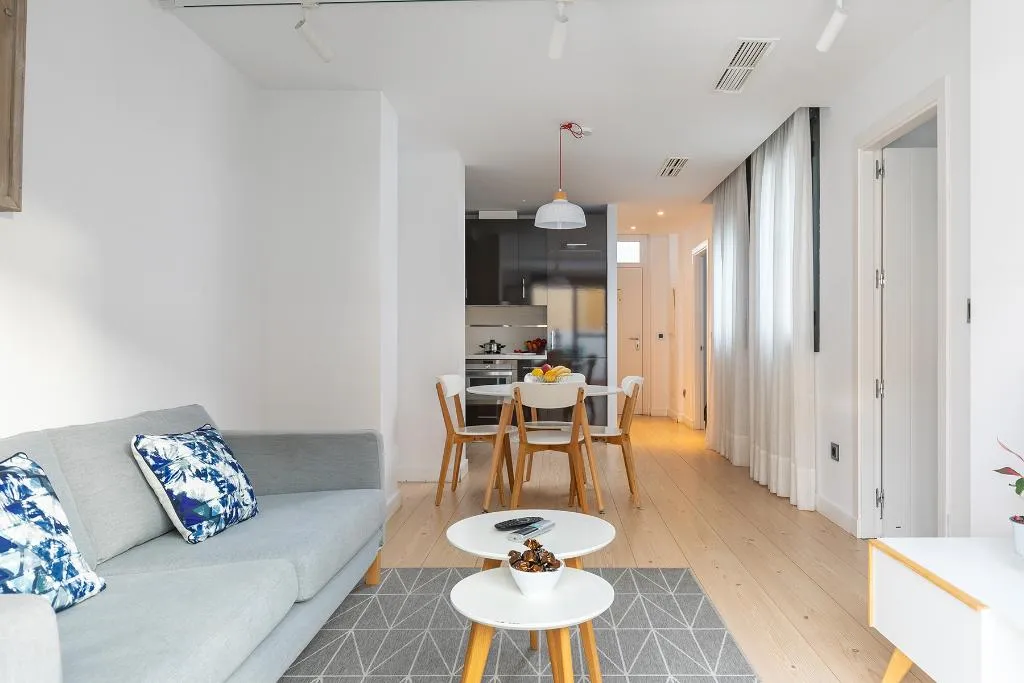 APARTMENT TWO BEDROOMS WITH TERRACE Room, Holiday Rentals Tempa Museo, Seville