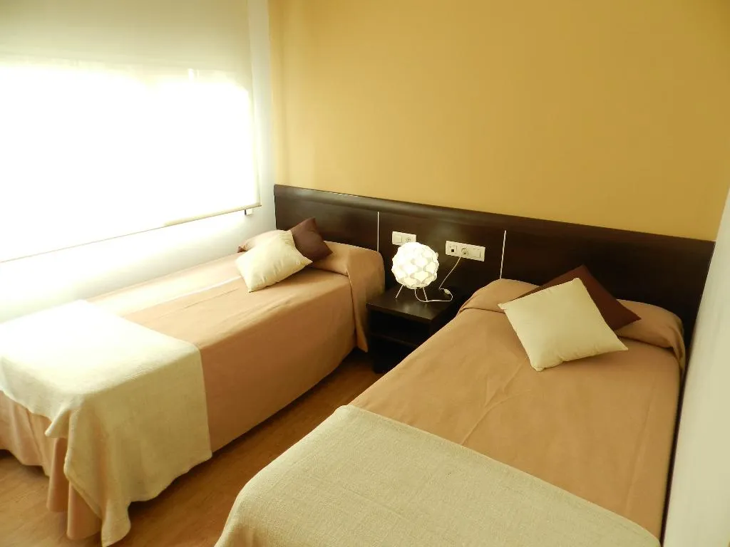 APARTMENT CAPACITY 4 Room, Travessera Parc Guell Apartamentos, Barcelona