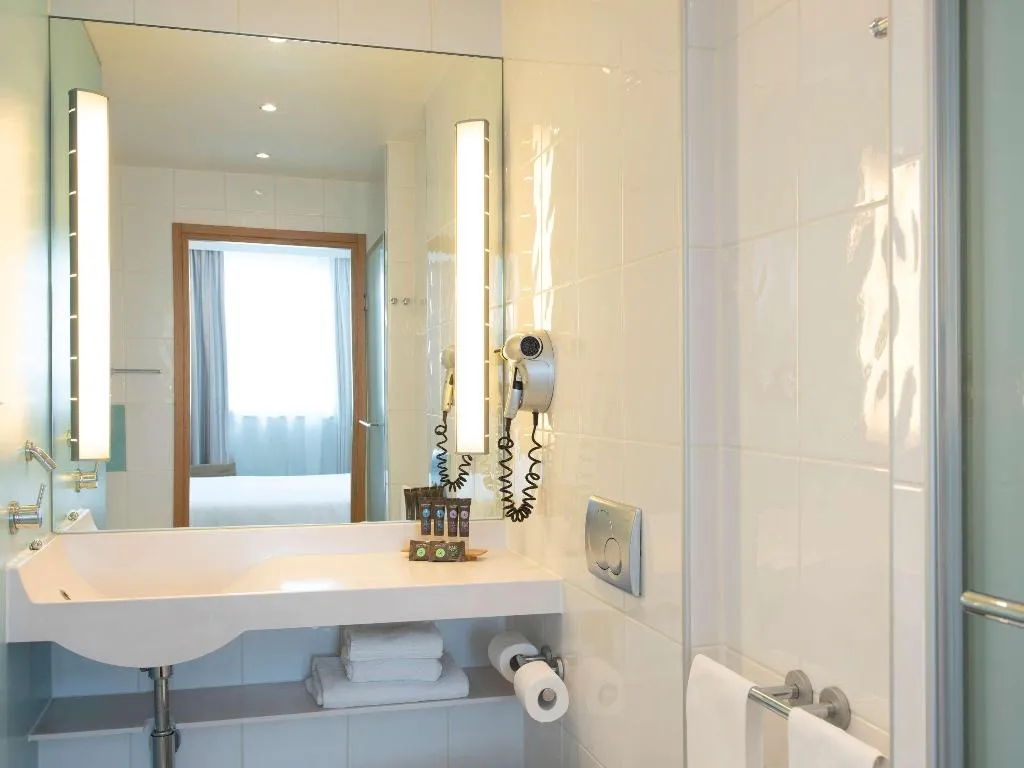 DOUBLE SINGLE USE SUPERIOR Room, Novotel Milan Malpensa Airport, Milan