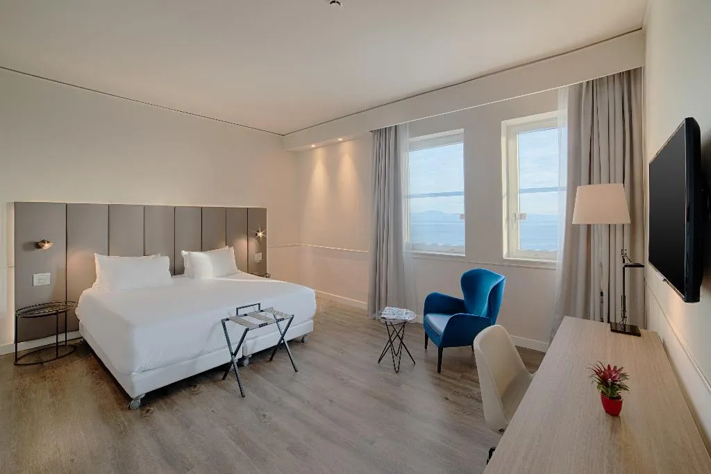 FAMILY ROOM CAPACITY 2 Room, NH Napoli Panorama, Naples