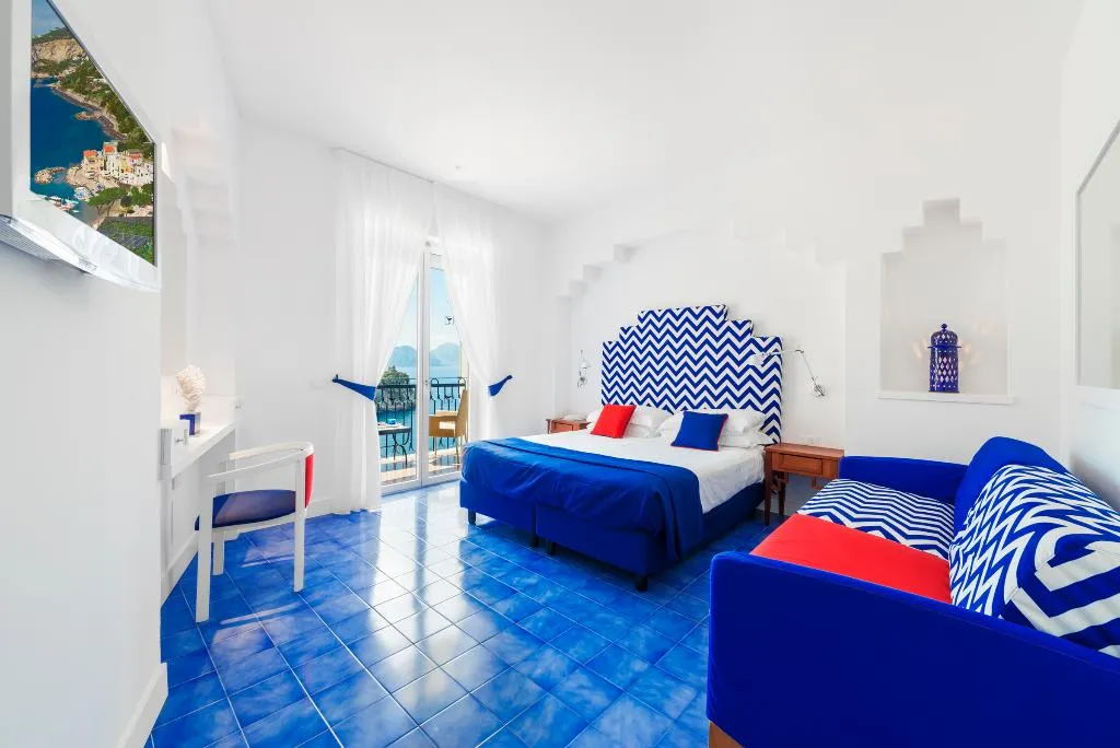 TRIPLE SEA VIEW Room, Delfino, Naples